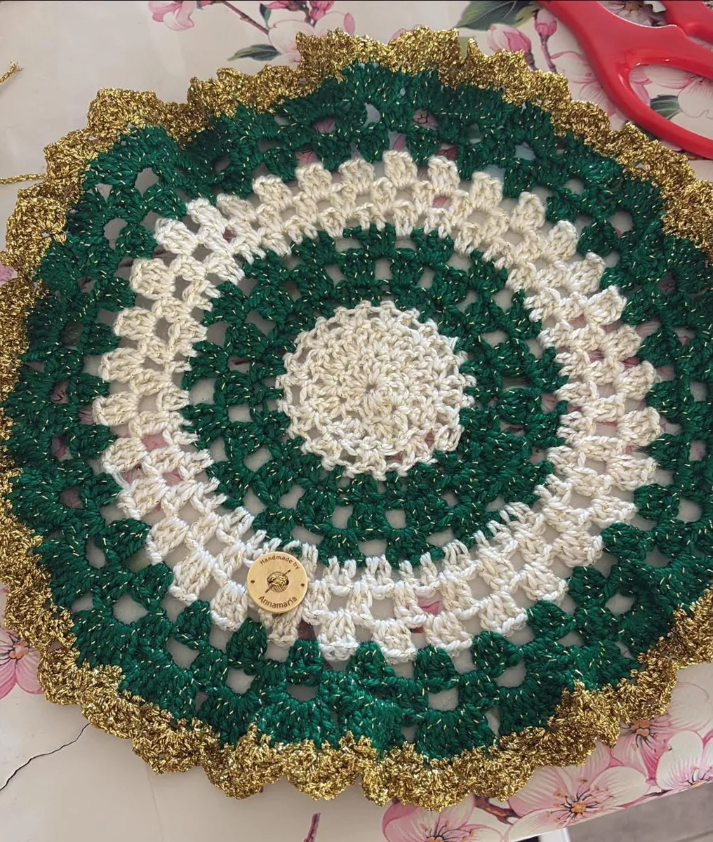 Emerald gold doily Emerald gold doily, handmade crochet by Atelier Annamaria. Green and cream doily with a sparkling gold edge.