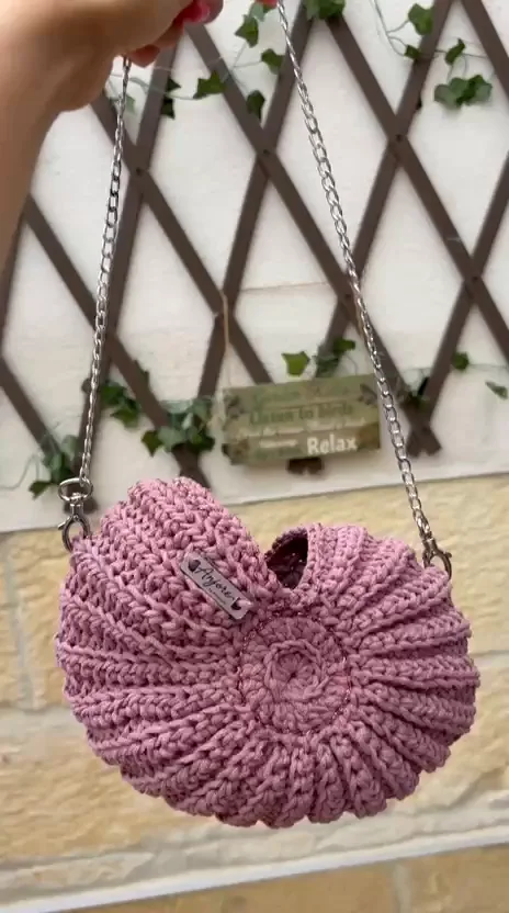 Anjore Mauve seashell bag Anjore Mauve seashell bag, handmade crochet by Atelier Annamaria. Mauve bag shaped like a seashell, with a silver chain.