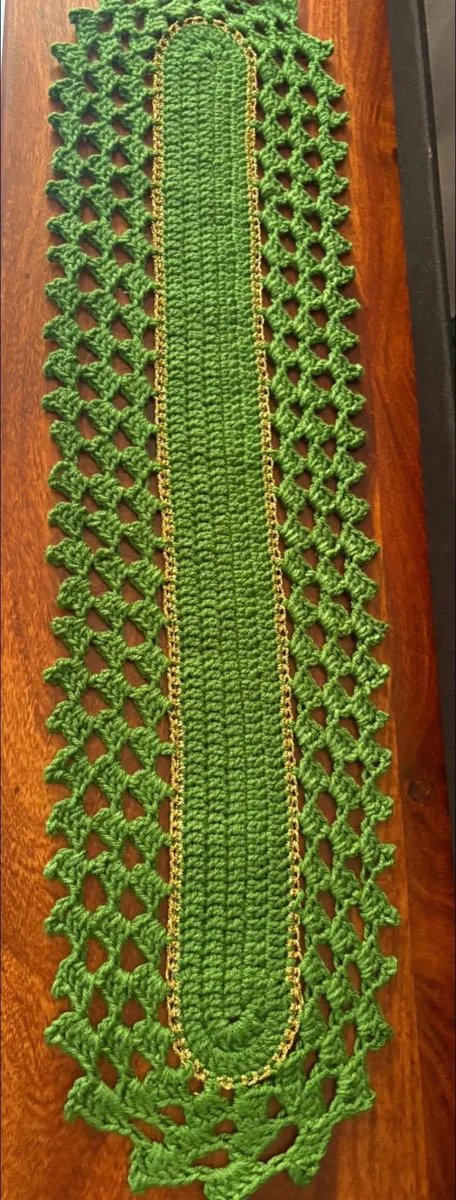 Forest green lace runner Forest green lace runner, handmade crochet by Atelier Annamaria. Green runner with golden trim and a lacy border.