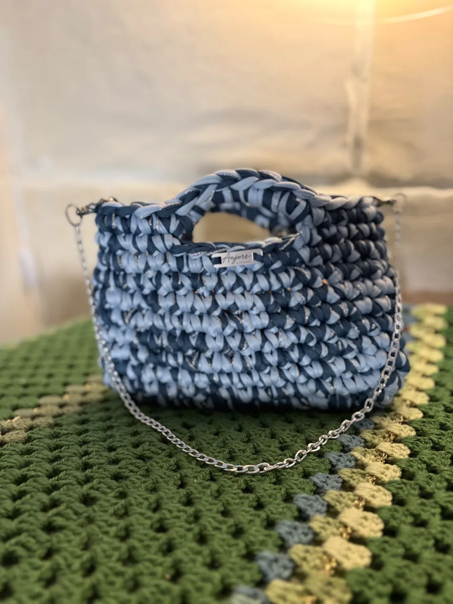 Anjore Ocean blue bag Anjore Ocean blue bag, handmade crochet by Atelier Annamaria. Blue and white chunky bag with a silver chain.